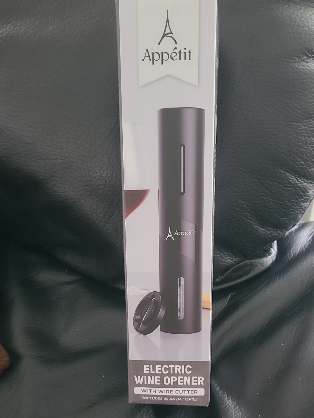 Electric Wine Opener in Matte Black With Wire Cutter. Battery Operated 4x AA